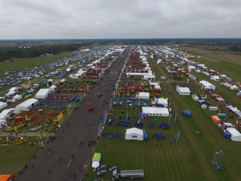 Аэродром в Беднарах, Польша - выставка Agro Show