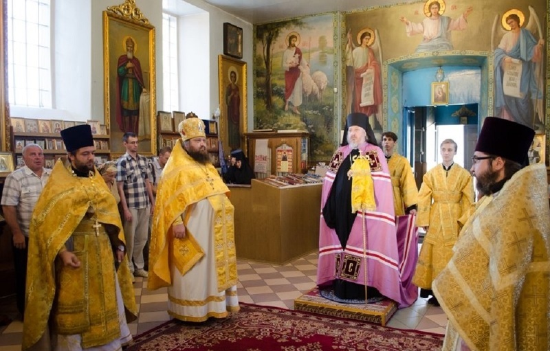 Литургия в церкви в день успения святой Анны