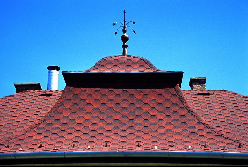 Кровля Шинглас фото: укладка на плавных скатах крыши