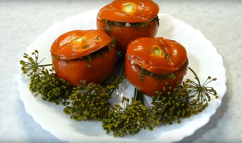 Шкатулочки из помидор - острые малосольные томаты по-армянски
