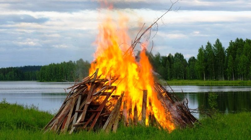 Чтобы защитить село от духов разжигали костры на берегу реки