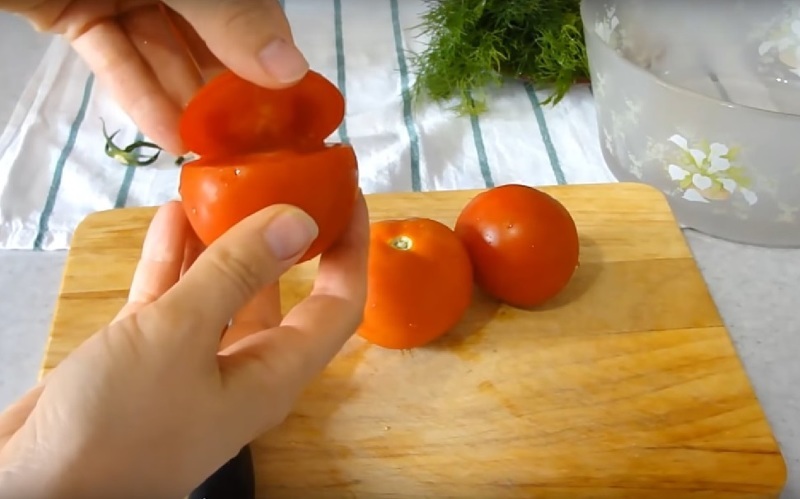 Шкатулочки из помидор - острые малосольные томаты по-армянски