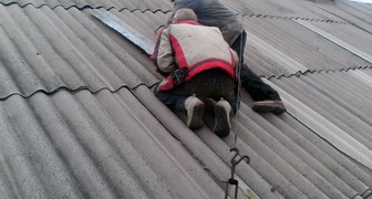 Протекает крыша: как провести быстрый ремонт зимой