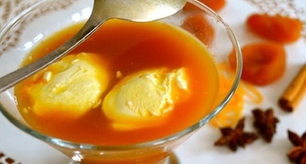 Узвар из сухофруктов с апельсином, вяленой клюквой и йогуртом