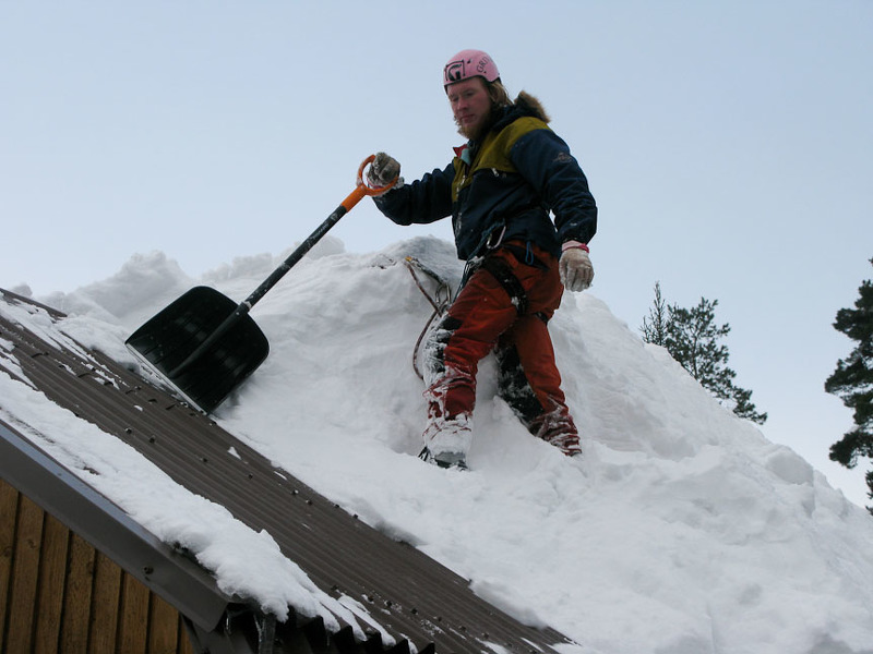 Проблемы, связанные с неочищенным снегом на крыше