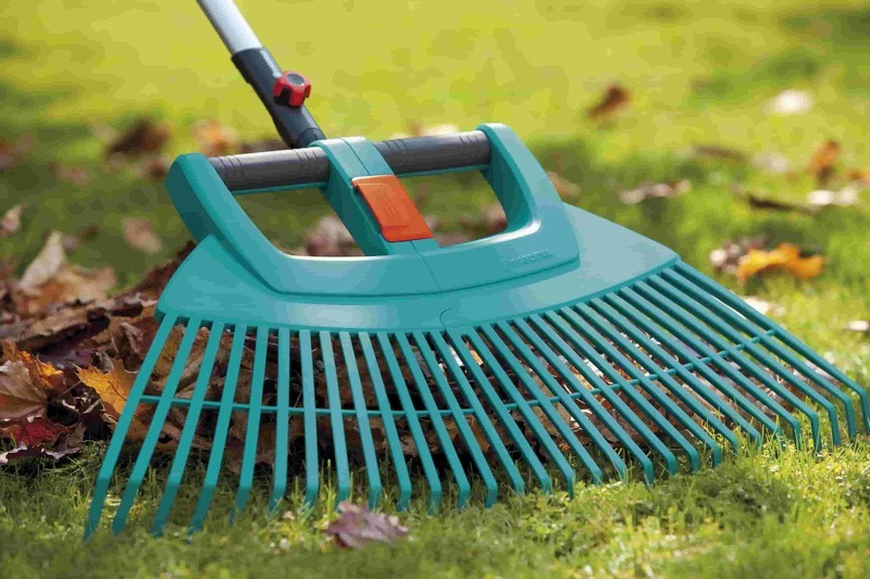 Пластиковые веерные грабли GARDENA XXL