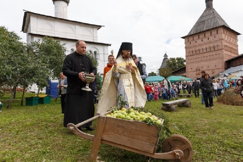 Освящение урожая на Яблочный Спас