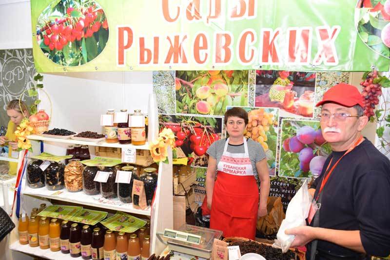 В выставке участвуют лучшие производители продуктов питания и напитков из разных регионов страны
